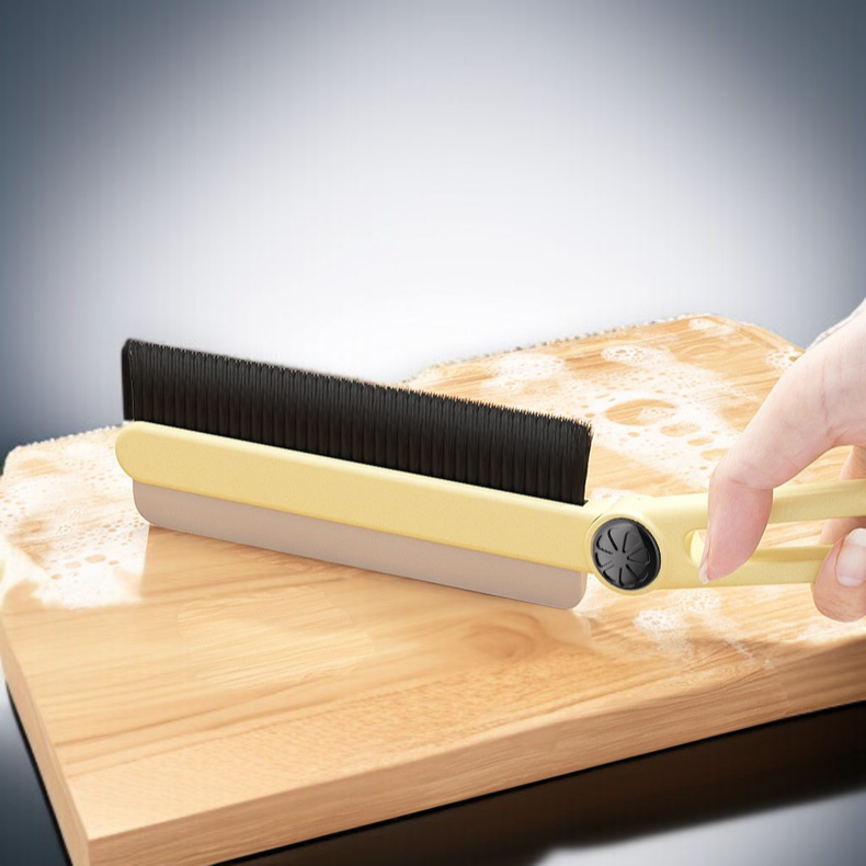 틈새 청소솔을 사용한 창틀 청소