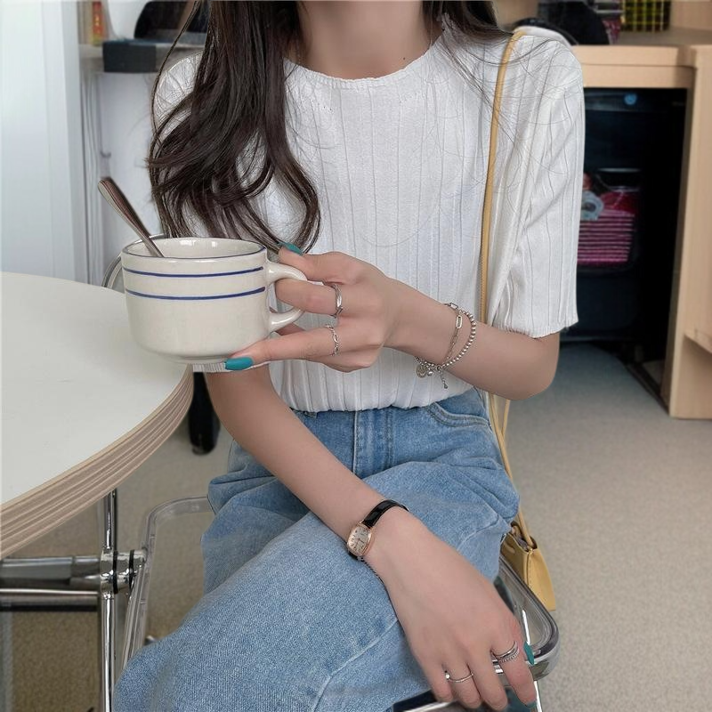 데일리 캐주얼룩에 어울리는 니트 반팔 상의