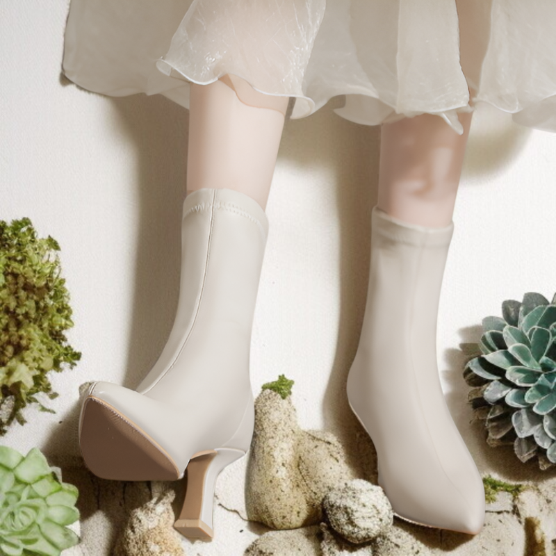 シンプル無地で気質のあるレディースブーツ