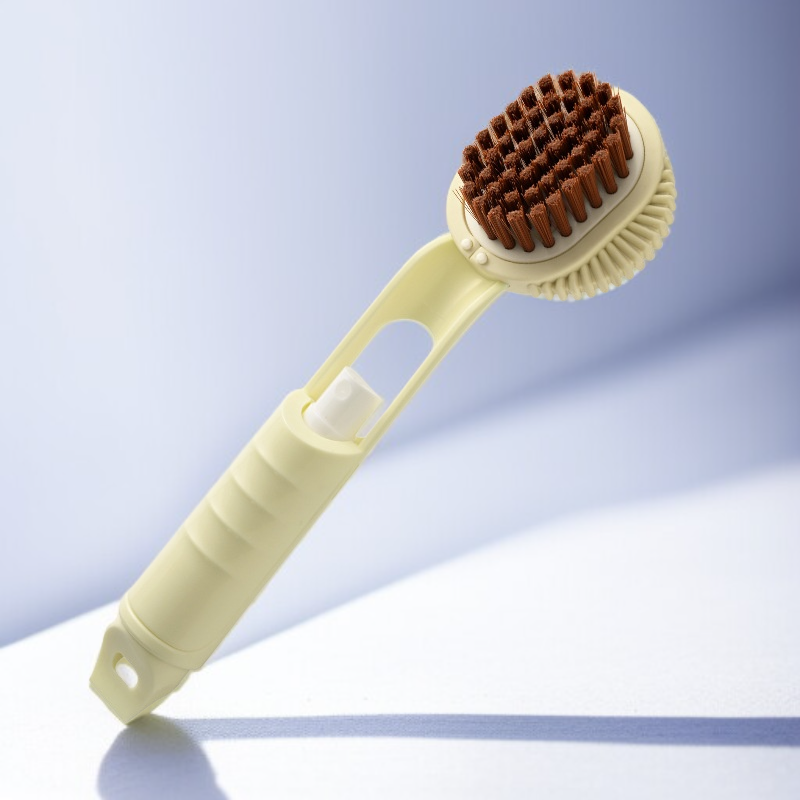 家庭用靴ブラシで靴の汚れをしっかり除去