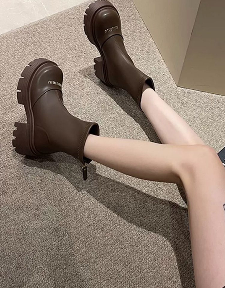 ラウンドトゥチャンキーヒールブーツ