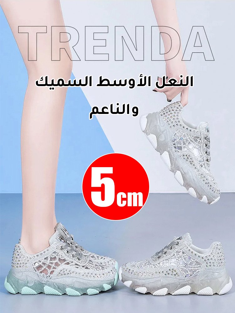 حذاء سنيكرز لامع مزين بالدانتيل الرومانسي ذو النعل السميك من الماركة الإيطالية