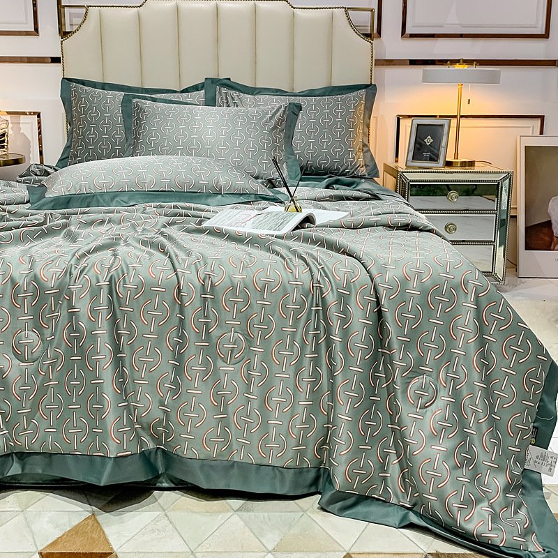 オリーブグリーン