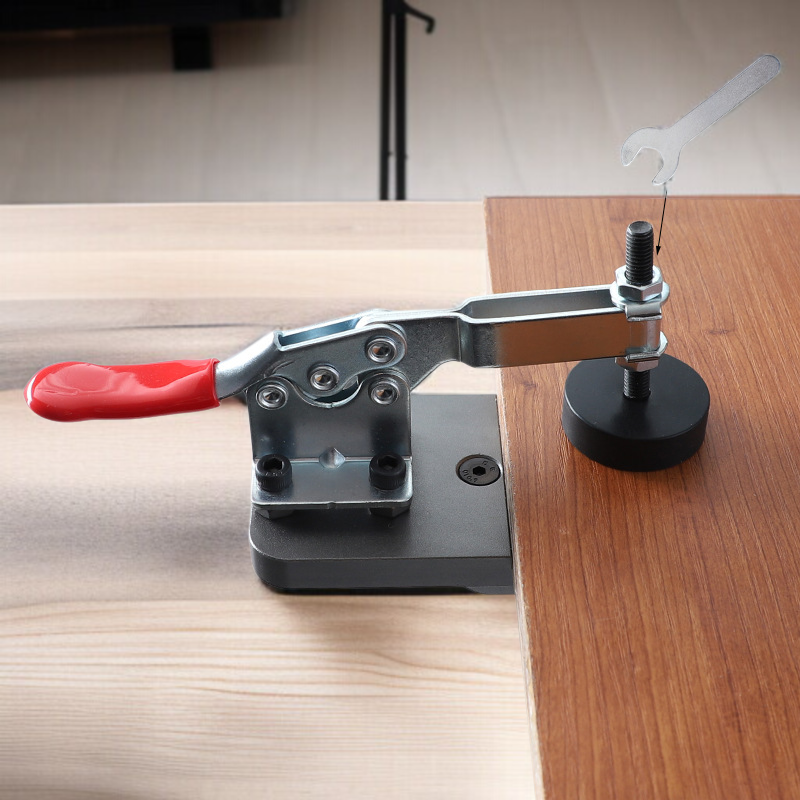 ヒンジオープナー キャビネットドア穴あけ補助工具の全体写真