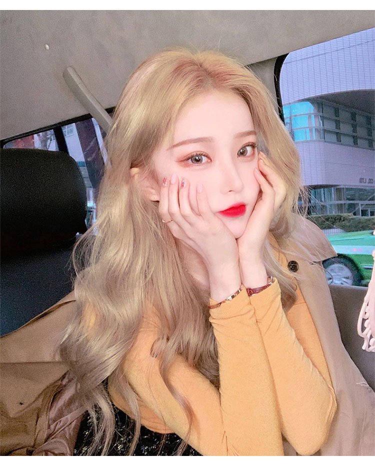 ゆる巻きウィッグのサイドスタイル