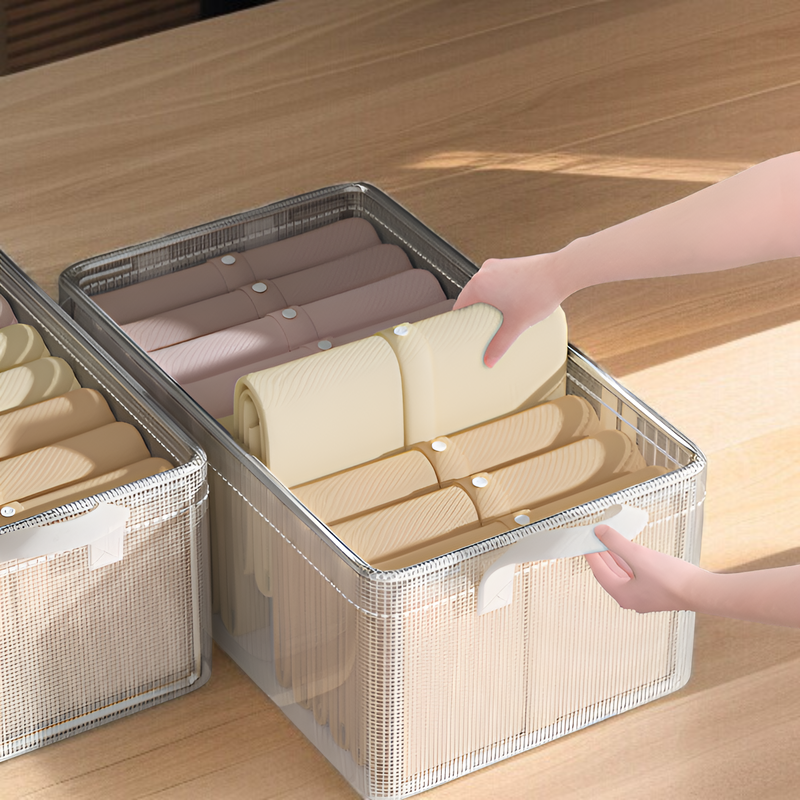 ワードローブ内の階層型収納ボックス設置例