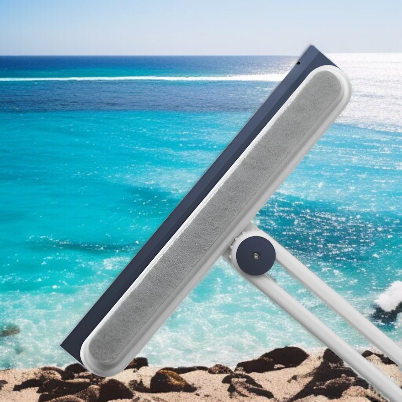 浴室ガラスを掃除する両面ワイパー