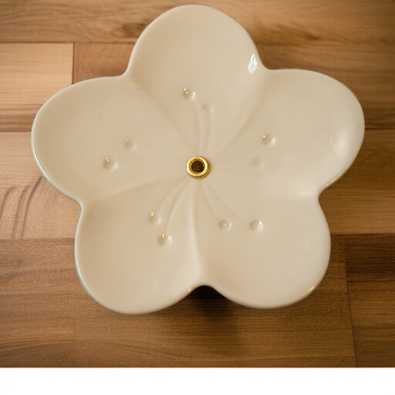 梅の花が描かれた冬の携帯用お香立て