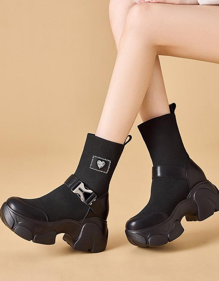 フライニットと本革の異素材スニーカーブーツ