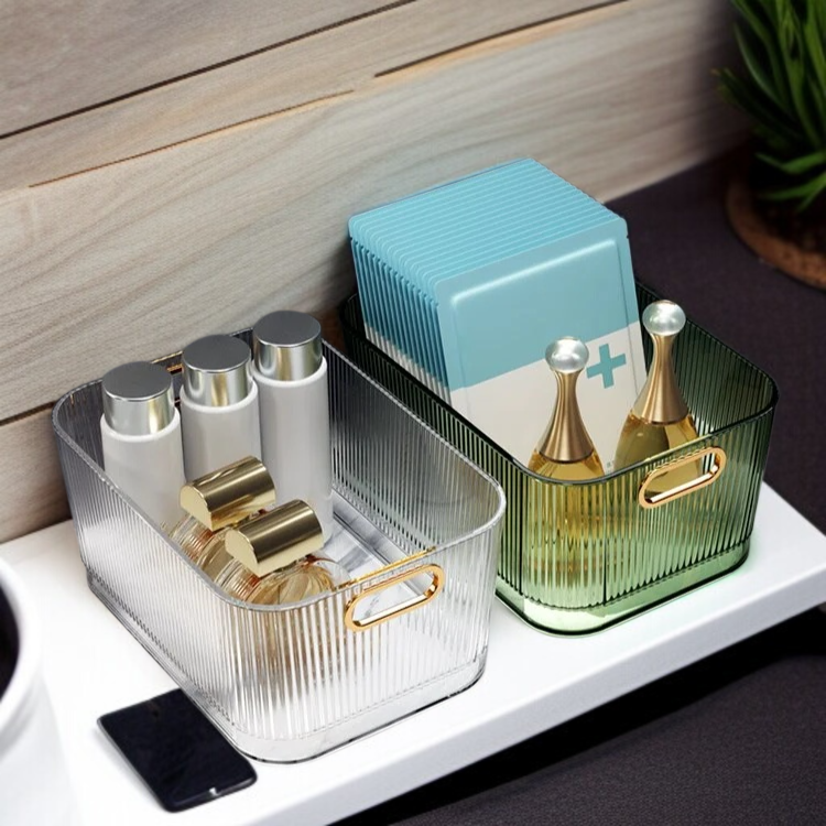 持ち運びに便利な取っ手付き収納ボックス